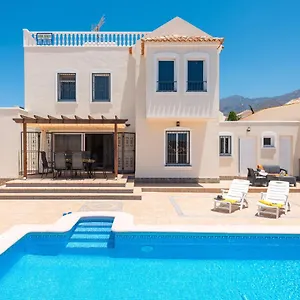 https://villa-sahara-bbq-heated-private-swimming-pool.adeje-hotels.com